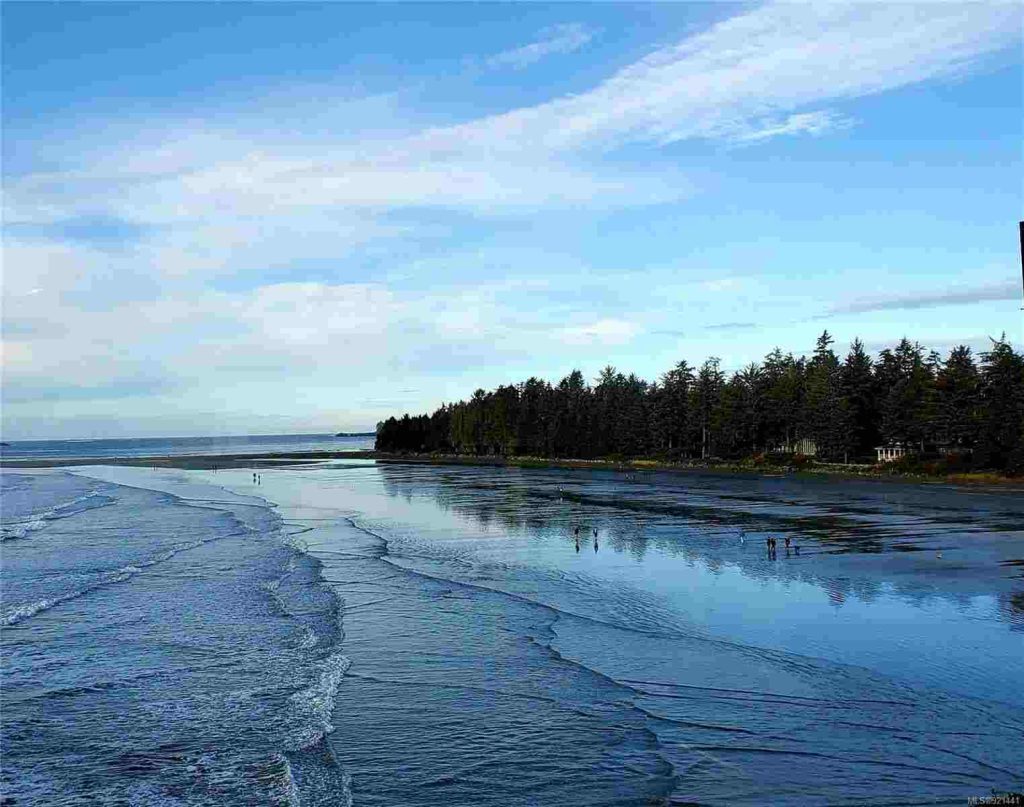 TOFINO – WATERFRONT